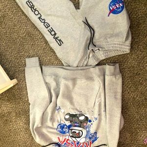 Men’s white tag outfit